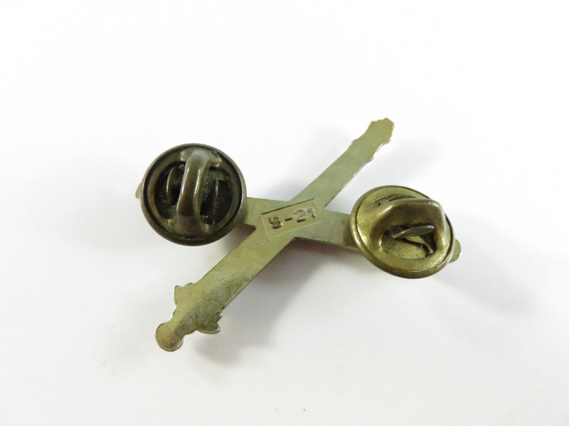Post WWII US Army Artillery Crossed Cannons Collar Insignia Silver Tone Clutchback Hat Lapel Badge S-21