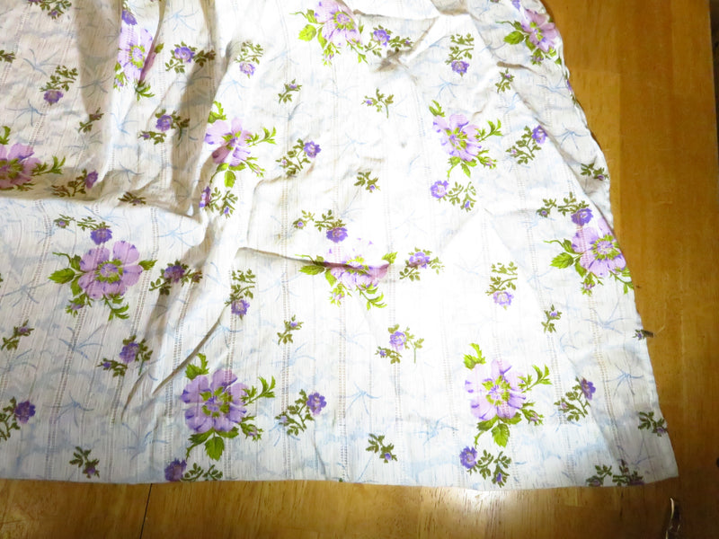 Vintage Purple Flower Accented 1960's Style Half Apron with Pocket Kitchen Wear