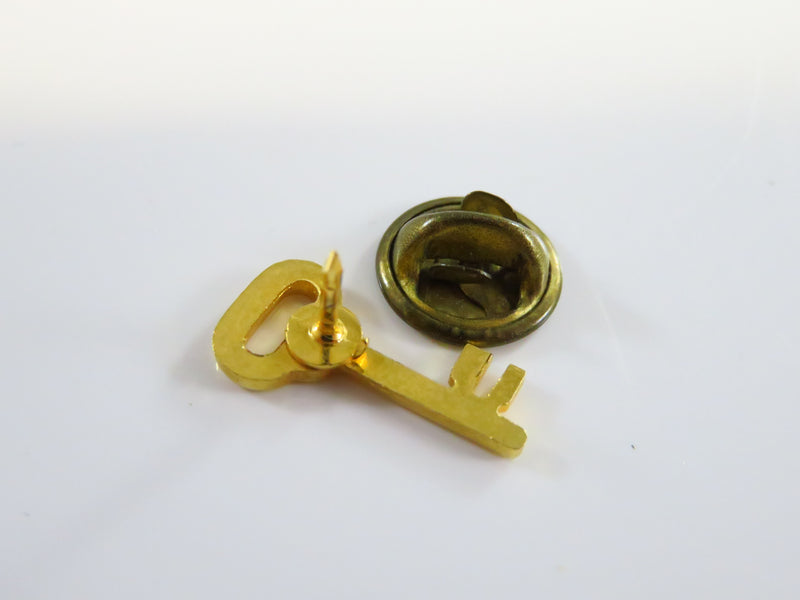 Skeleton Key Gilded Lapel or Hat Pinback 19mmx 9.28mm