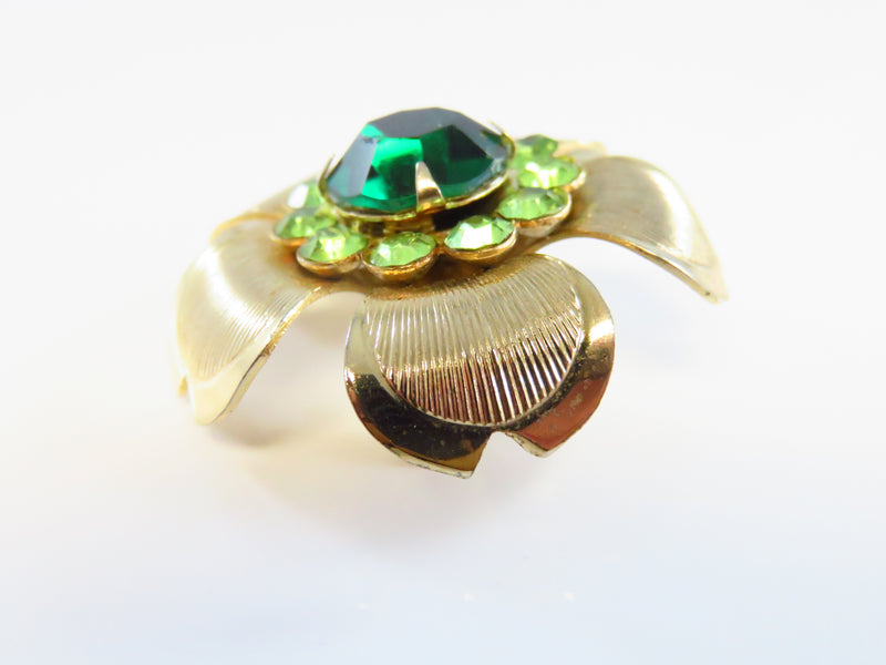 50's Style Green Rhinestone Gold Tone Flower Brooch With Recurved Petals