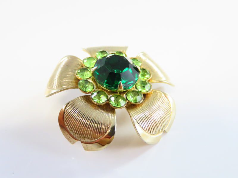 50's Style Green Rhinestone Gold Tone Flower Brooch With Recurved Petals