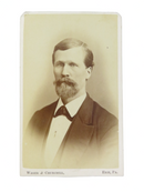 Unnamed Sitter Man in Suit Wager & Churchill Erie PA Cartes des Vista Antique Photo — front view