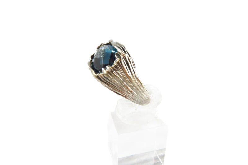 Pre-owned Costume Silver Tone Fashion Ring with Oval Synthetic Blue Spinel