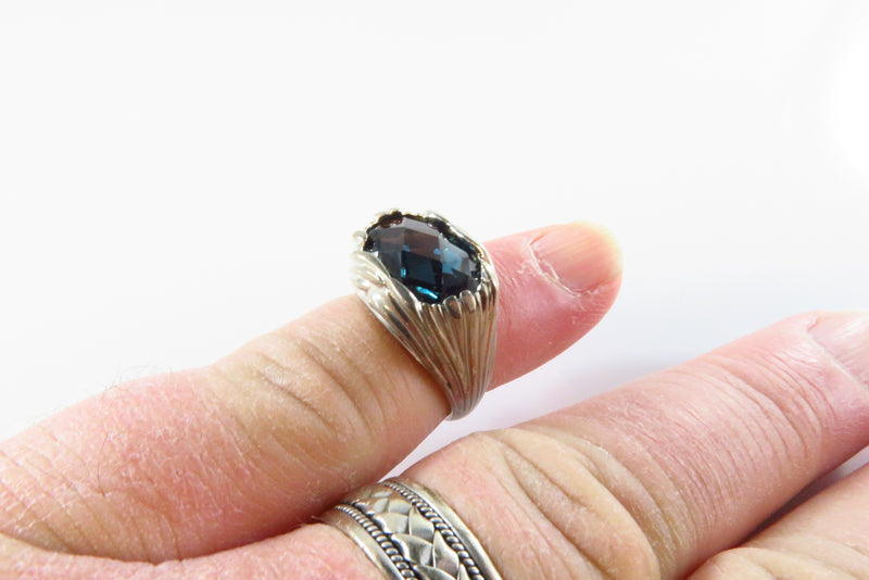 Pre-owned Costume Silver Tone Fashion Ring with Oval Synthetic Blue Spinel