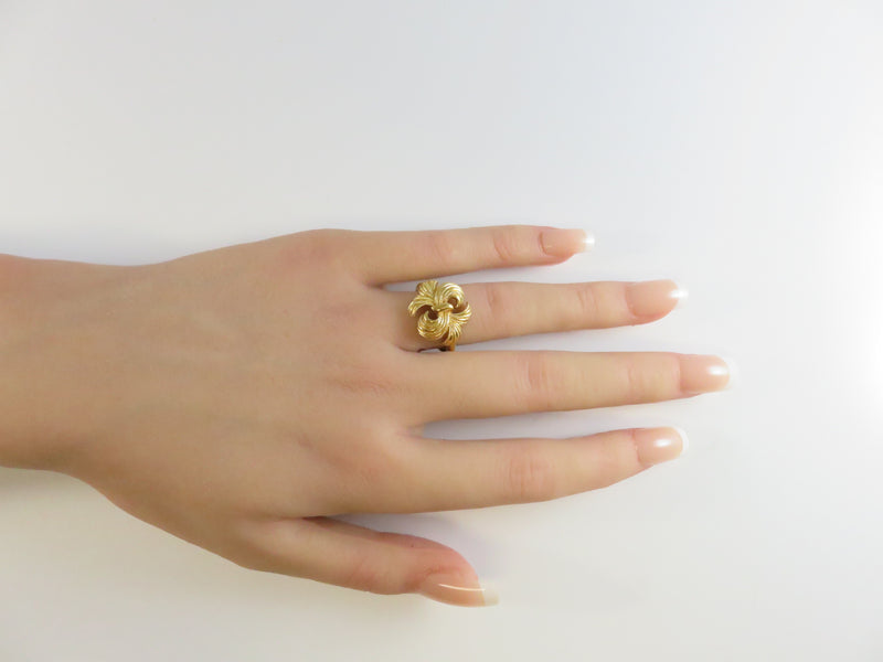 Avon Art Nouveau Bow Ring, Size 6, Vintage Gold Tone Fashion Ring