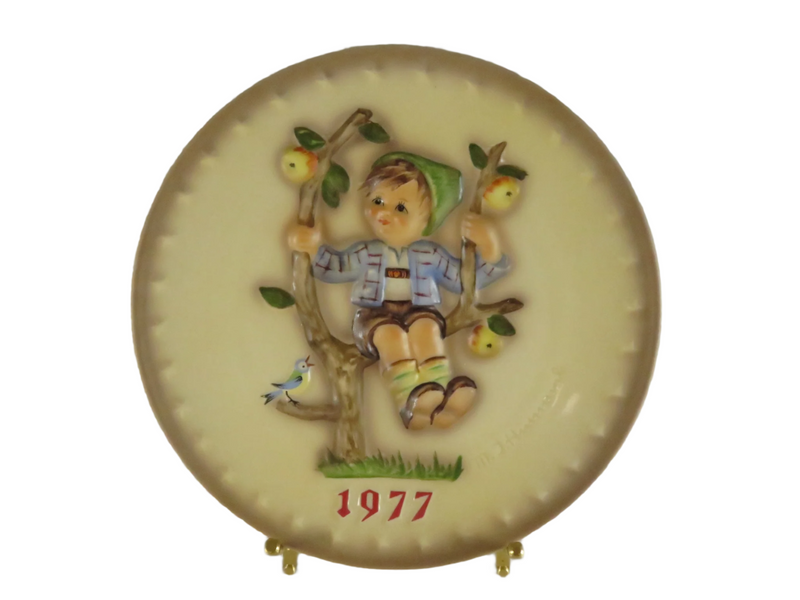 1977 Hummel Plate "Apple Tree Boy" - Goebel Annual Plate with Box - Vintage — front view
