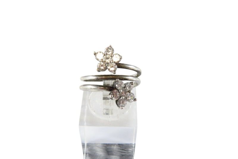 2 Flower Glass Accented Twisted Wire White Metal Ring Size 6 — front view
