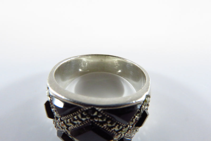 Fashionable Onyx & Marcasite Accented Sterling Silver Band Ring Size 5 3/4