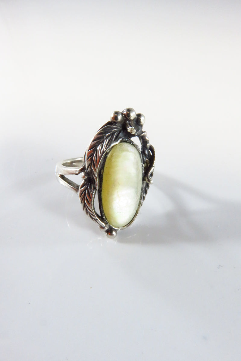 Southwestern Style Mother of Pearl Sterling Silver Feather Ball Ring Size 4.75