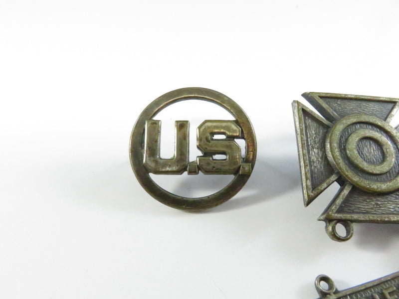 Lot of U.S. Military Rifle Marksman Qualification Badges and Insignia - Silver Tone
