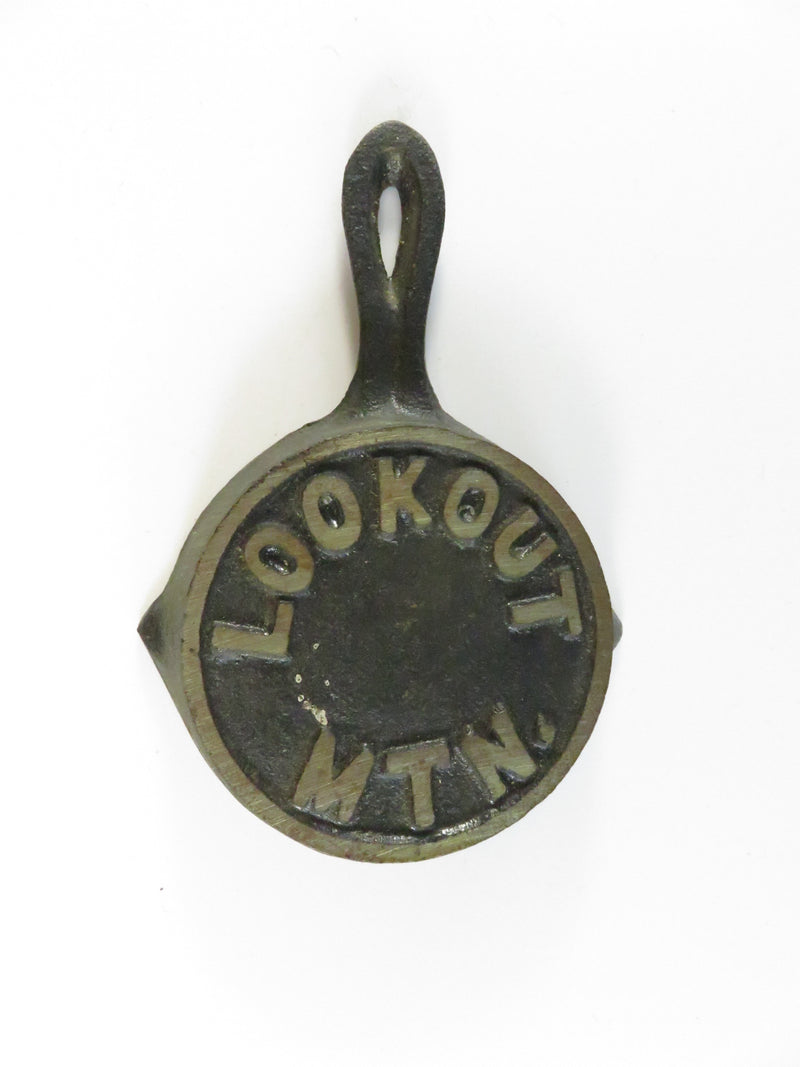 Vintage Rock City Lookout Mountain Cast Iron Mini Skillet Ashtray Souvenir