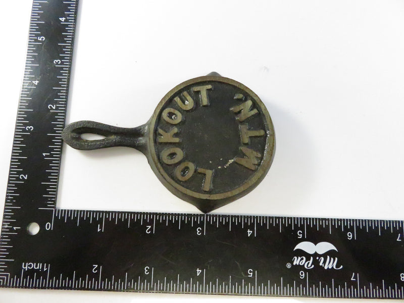 Vintage Rock City Lookout Mountain Cast Iron Mini Skillet Ashtray Souvenir