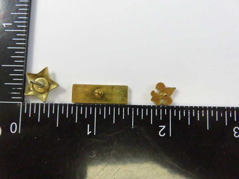 BSA pinback and lapel pin lot – Service Star 3-year (blue disc), Arrow of Light, universal emblem