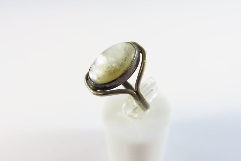 Oval Polished Mother of Pearl Solitaire Split Shank Ring Size 5.25