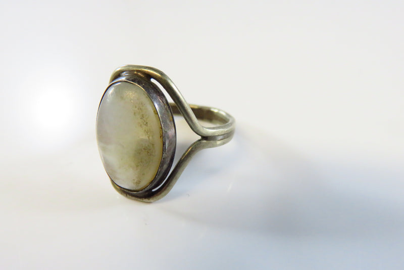 Oval Polished Mother of Pearl Solitaire Split Shank Ring Size 5.25 top and side view