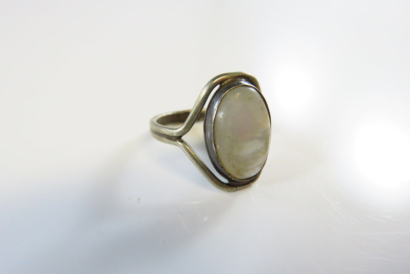 Oval Polished Mother of Pearl Solitaire Split Shank Ring Size 5.25 top and side view