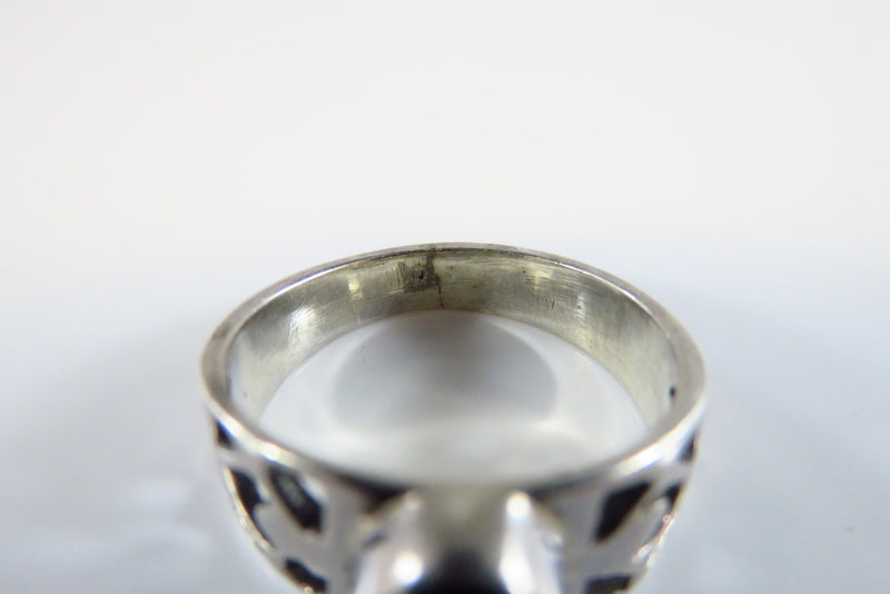 Vintage Oval Onyx Cabochon Solitaire Pierced Sterling Silver Ring Size 7.25 inside band