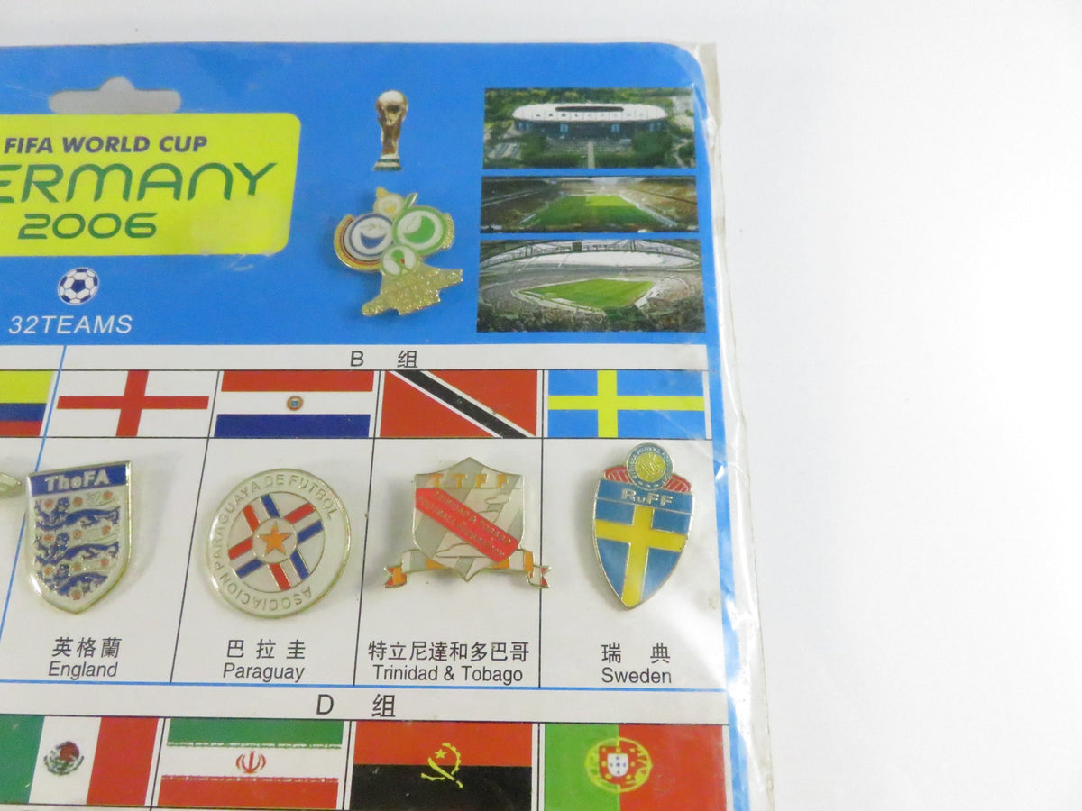 2006 FIFA World Cup Germany 32 Team Pinback Set on Card