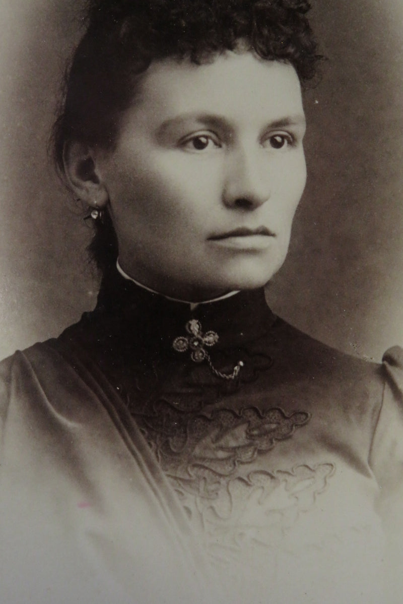 Antique Cabinet Card Woman Wearing Fancy Collar Pin Victor Morin, Artiste