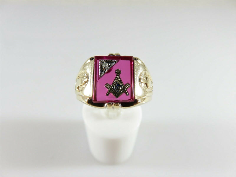 Vintage 10K Gold Freemason Ring Masonic Symbol Size 10 Synth Ruby Insert - Just Stuff I Sell