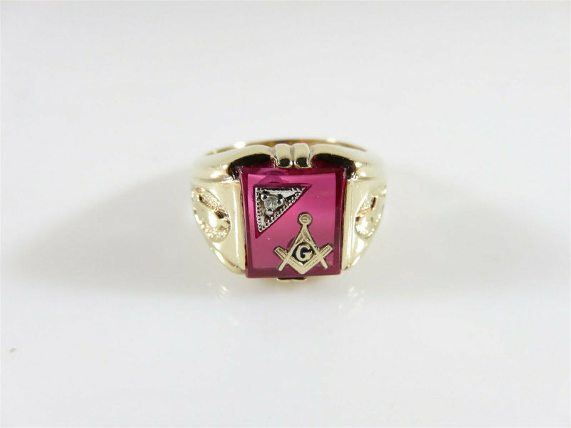 Vintage 10K Gold Freemason Ring Masonic Symbol Size 10 Synth Ruby Insert - Just Stuff I Sell