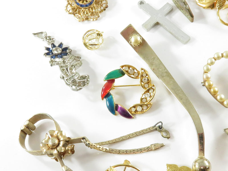 Mixed Grouping of Costume Jewelry Findings Broochs, Pins, Pendants for Crafting and Repurpose