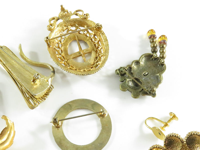 Mixed Grouping of Costume Jewelry Findings Broochs, Pins, Pendants for Crafting and Repurpose