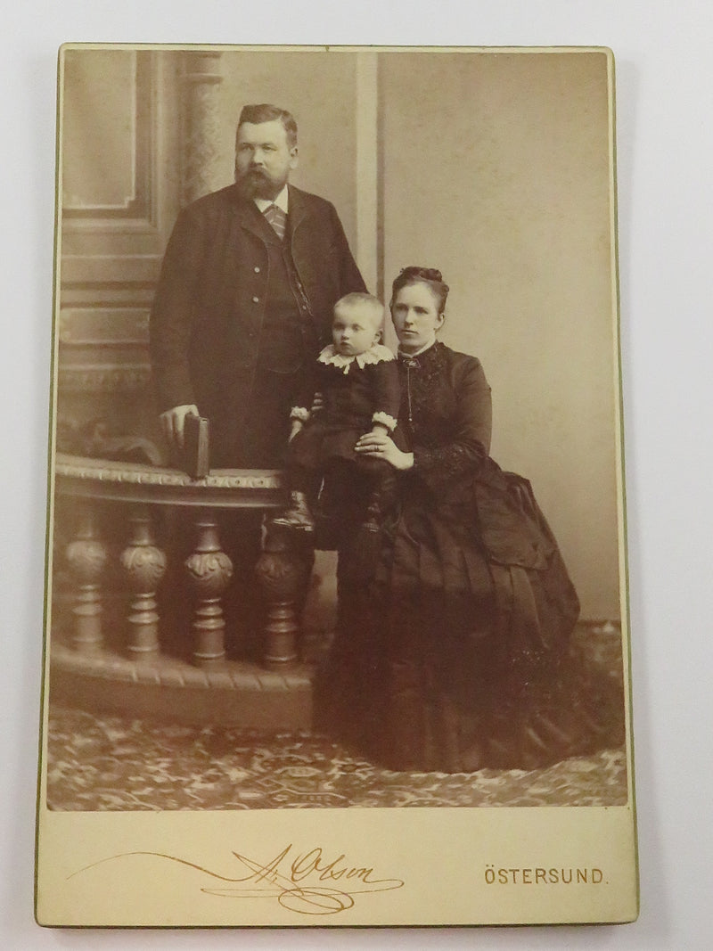 Antique Cabinet Card Man Wife and Child A. Olson Ostersund Sweden c1890