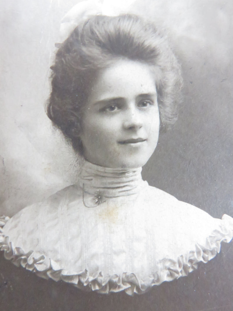 Named Sitter Pretty Victorian Girl Frank Zivney Milwaukee WI Antique Photograph