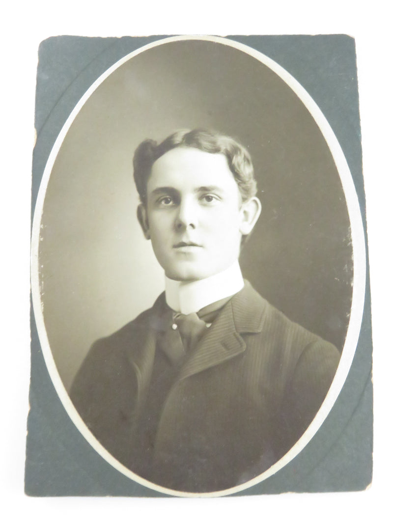 Named Sitter Young Man High Collar Pin Stripe Suit Meist Antique Photograph