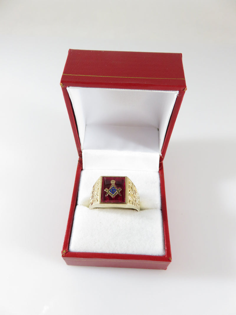 Vintage 10K Gold Freemason Ring Masonic Symbol Size 11.5 Synth Ruby Insert - Just Stuff I Sell
